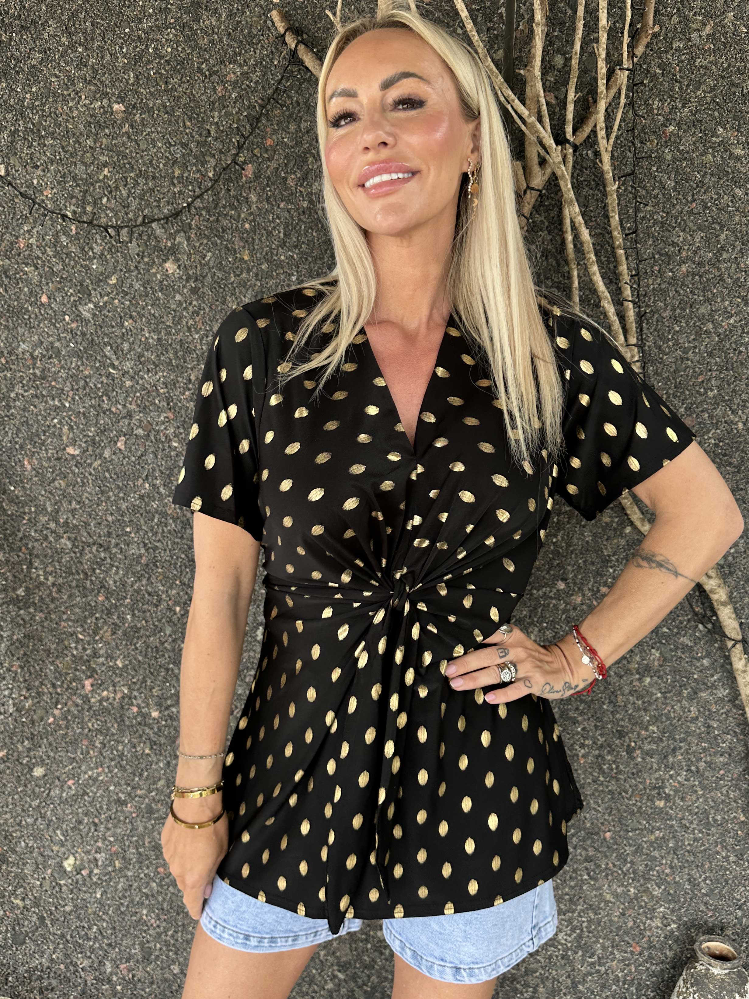 Molly Dot Shirt - Elastisk blue med fin knudedetalje foran